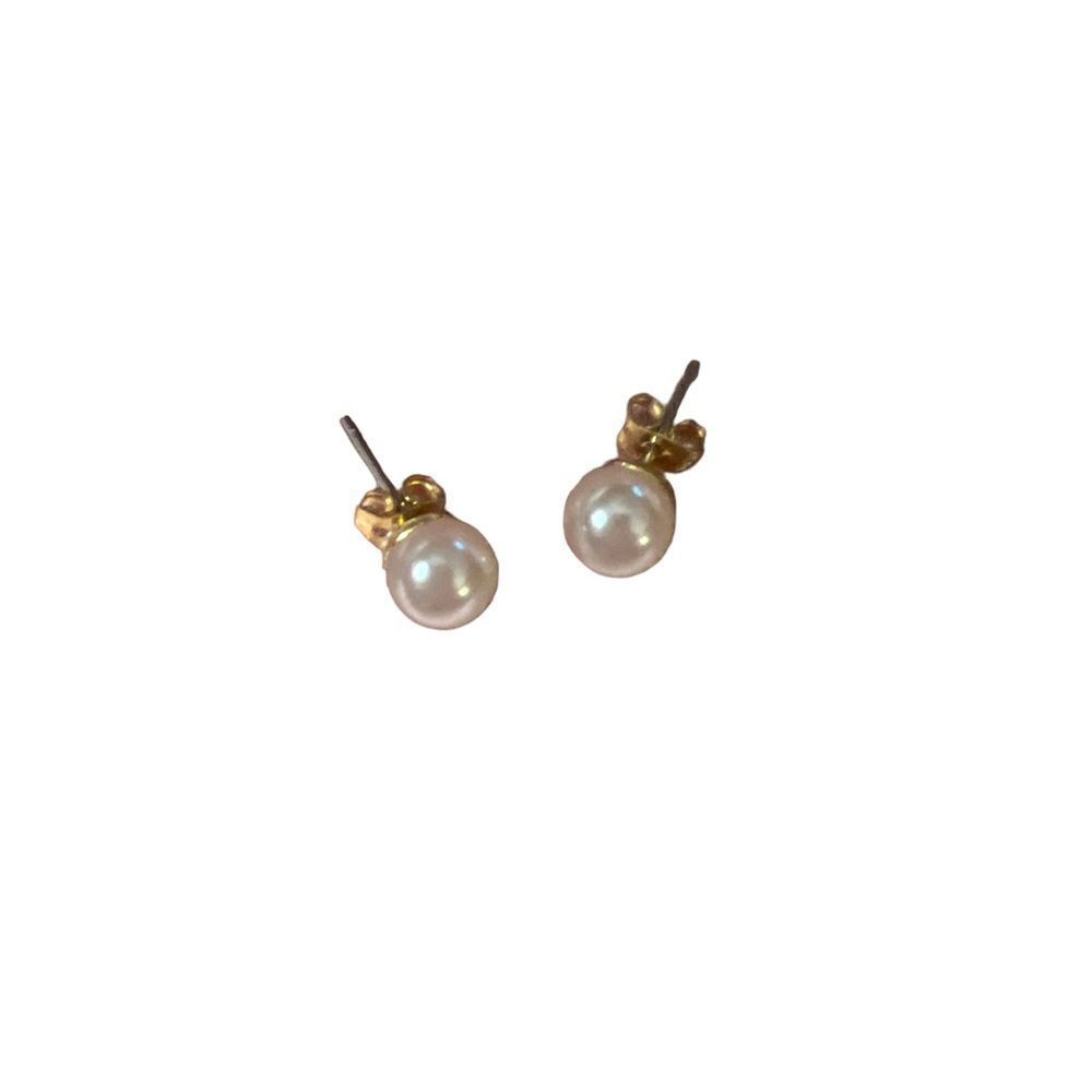 Brand new faux pearl pierced earrings.